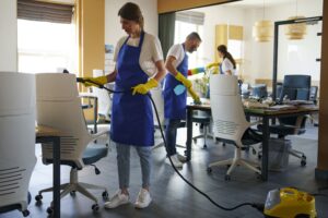 contratar limpieza de oficinas en valencia - limpiar zapatos
